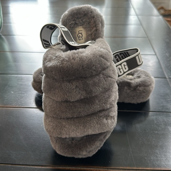 UGGS - Picture 4 of 5